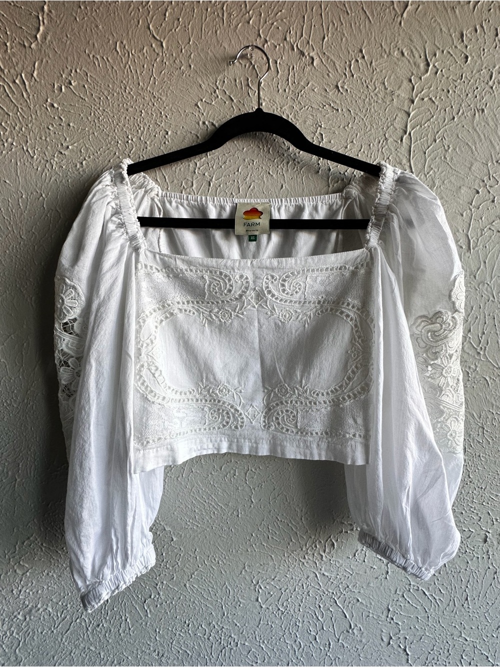 FARM Rio White Embroidered Guipure Lace 3/4 Puff Sleeve
Crop Top XS.